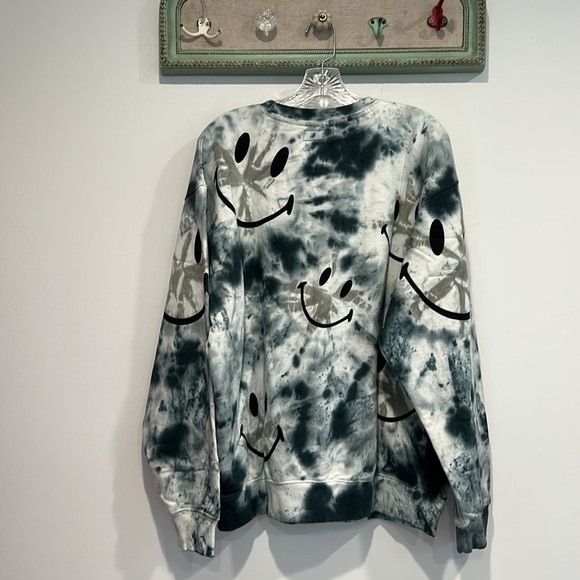 CHINATOWN MARKET SMILEY SHIBORI DYE CREWNECK Pullover large unisex new w tags - Picture 6 of 7
